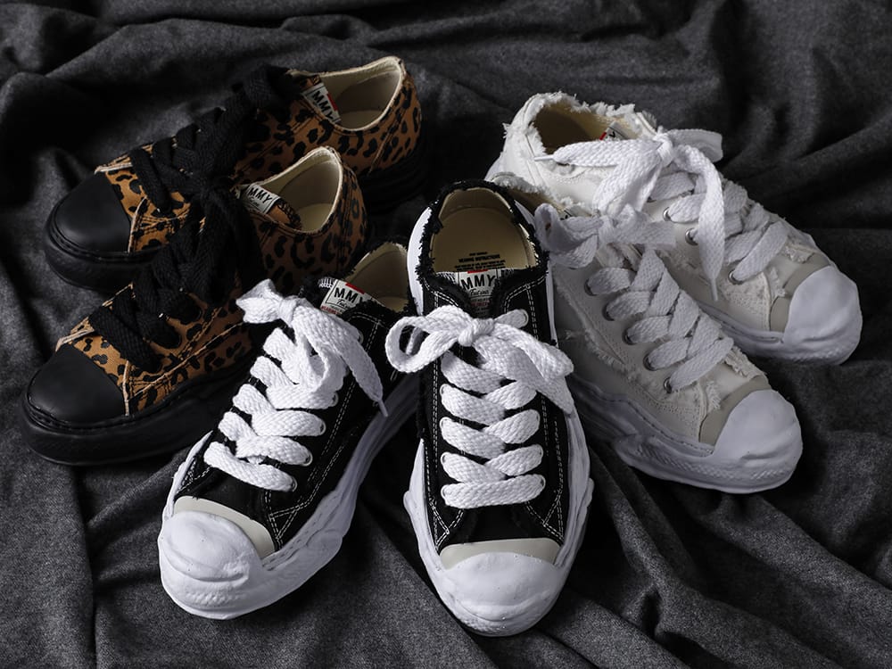 Maison MIHARAYASUHIRO - メゾン ミハラヤスヒロ 2022-23AW Maison MIHARAYSUHIRO お勧めスニーカー×パンツスタイル紹介Vol.3！ 見出し4 - A10FW714-Black - ハンク ロー - オリジナル ソール ミックス キャンバス スニーカー Black - A10FW714-White - - ハンク ロー - オリジナル ソール ミックス キャンバス スニーカー White - A10FW716-Brown - - ピーターソン ロー - オリジナル ソロ キャンバス スニーカー レオパード Brown  4-001