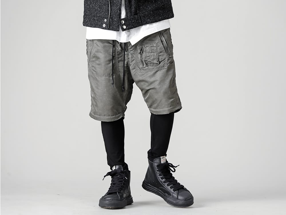 RIPVANWINKLE - リップヴァンウィンクル 2022-23AW パラシュートパンツにレギンスをレイヤードしたレイヤードスタイル RB-429-Vintage-Khaki - パラシュートパンツ ヴィンテージカーキ - RB-420-Black - モダール ジャージー レギンス ブラック - A06FW735-black-black - オリジナルソール レザー ハイトップ スニーカー Black / Black 3-001