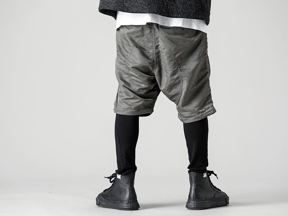 RIPVANWINKLE - リップヴァンウィンクル 2022-23AW パラシュートパンツにレギンスをレイヤードしたレイヤードスタイル - RB-429-Vintage-Khaki - パラシュートパンツ ヴィンテージカーキ - RB-420-Black - モダール ジャージー レギンス ブラック - A06FW735-black-black - オリジナルソール レザー ハイトップ スニーカー Black / Black 3-002