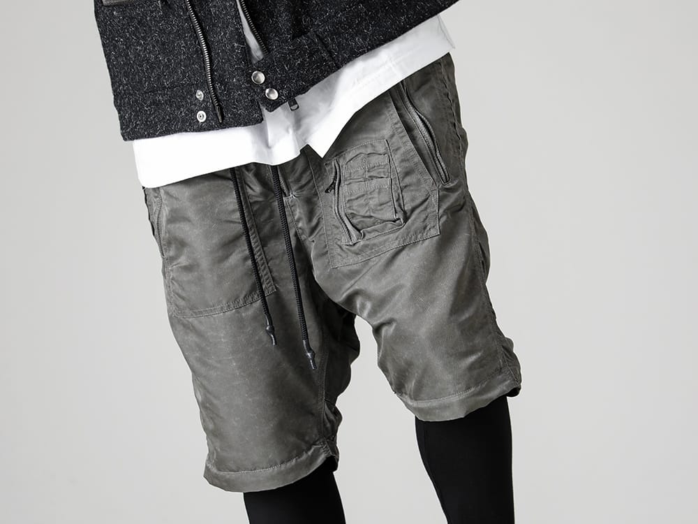 RIPVANWINKLE - リップヴァンウィンクル 2022-23AW パラシュートパンツにレギンスをレイヤードしたレイヤードスタイル - RB-429-Vintage-Khaki - パラシュートパンツ ヴィンテージカーキ - RB-420-Black - モダール ジャージー レギンス ブラック - A06FW735-black-black - オリジナルソール レザー ハイトップ スニーカー Black / Black 3-003