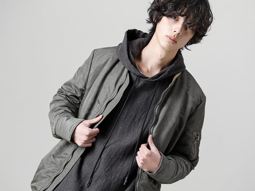 RIPVANWINKLE 2022-23AW MA-1 with a vertical silhouette that is typical of the brand, with a slightly longer length  - RB-436-Vintage-Khaki - MA-1 Vinatage Khaki - RB-405-Graphite-Gray - Solid Hoodie Graphite Gray 2-001