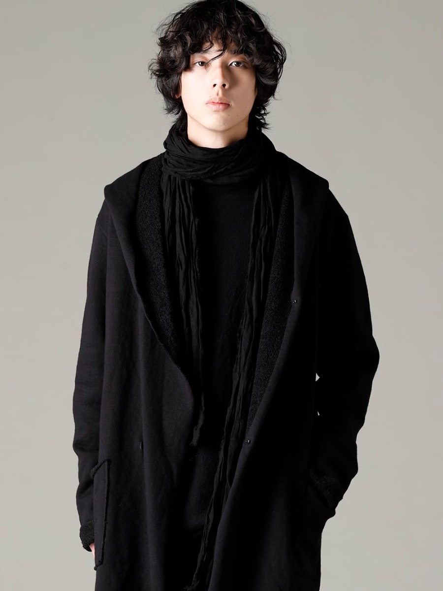 ware(ウェア) 22-23AW(秋冬) オールブラックのスタイリングに立体感豊かなリネンストールをプラス - JH-cwp-Black ウール コットン 裏毛 ロングフーディー ブラック - TTW-jw-blk ウールジョーゼットボトルネック ブラック - scarf-Black リネンストール ブラック 3-001