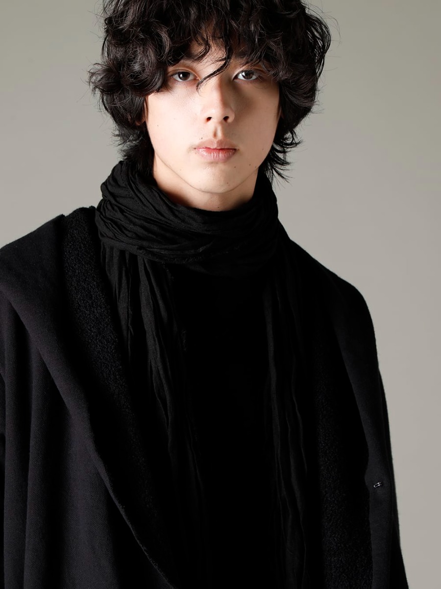 ware(ウェア) 22-23AW(秋冬) オールブラックのスタイリングに立体感豊かなリネンストールをプラス - JH-cwp-Black ウール コットン 裏毛 ロングフーディー ブラック - TTW-jw-blk ウールジョーゼットボトルネック ブラック - scarf-Black リネンストール ブラック 3-005