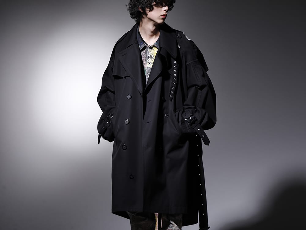 タカヒロミヤシタ ザソロイスト / プロレタ リ アート 2022-23AW - 圧倒的な加工技術を詰め込んだデニムジャケットに合わせた、ゆったりとしたコート - sj.0010AW22(ダブルジップ バルーンシェイプド トレンチコート) UROBOROS-DENIM-JACKET-MULCH-XL-22-23AW(デニムジャケット 2nd タイプ ビーズ付き) - 2-001