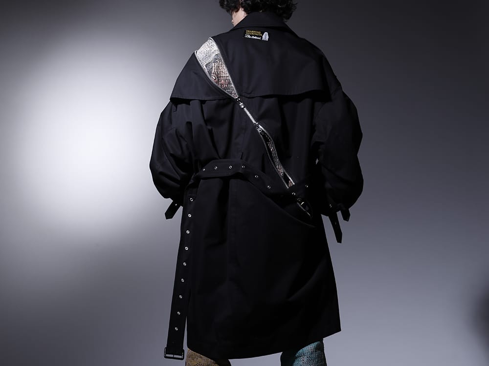タカヒロミヤシタ ザソロイスト / プロレタ リ アート 2022-23AW - 圧倒的な加工技術を詰め込んだデニムジャケットに合わせた、ゆったりとしたコート - sj.0010AW22(ダブルジップ バルーンシェイプド トレンチコート) UROBOROS-DENIM-JACKET-MULCH-XL-22-23AW(デニムジャケット 2nd タイプ ビーズ付き) - 2-002