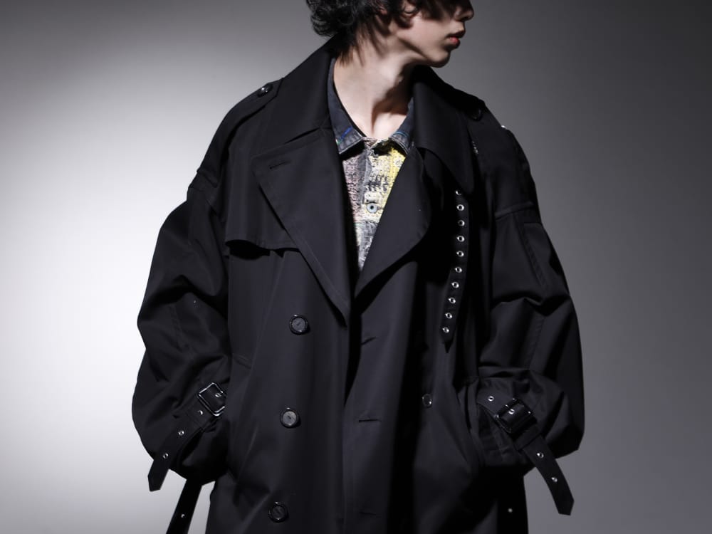 タカヒロミヤシタ ザソロイスト / プロレタ リ アート 2022-23AW - 圧倒的な加工技術を詰め込んだデニムジャケットに合わせた、ゆったりとしたコート - sj.0010AW22(ダブルジップ バルーンシェイプド トレンチコート) UROBOROS-DENIM-JACKET-MULCH-XL-22-23AW(デニムジャケット 2nd タイプ ビーズ付き) - 2-003