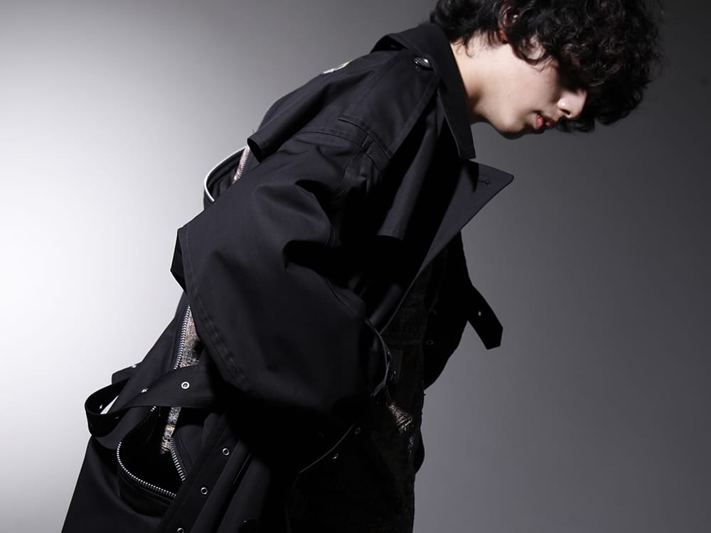 タカヒロミヤシタ ザソロイスト / プロレタ リ アート 2022-23AW - 圧倒的な加工技術を詰め込んだデニムジャケットに合わせた、ゆったりとしたコート - sj.0010AW22(ダブルジップ バルーンシェイプド トレンチコート) UROBOROS-DENIM-JACKET-MULCH-XL-22-23AW(デニムジャケット 2nd タイプ ビーズ付き) - 2-005