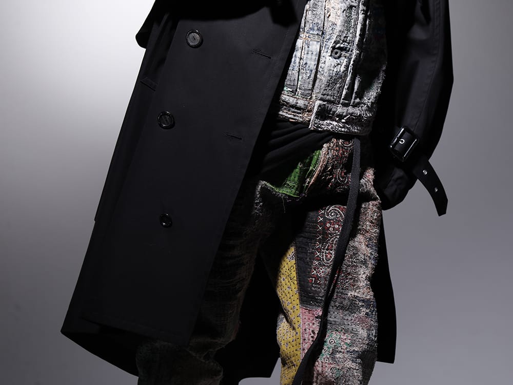 タカヒロミヤシタ ザソロイスト / プロレタ リ アート 2022-23AW - 圧倒的な加工技術を詰め込んだデニムジャケットに合わせた、ゆったりとしたコート - sj.0010AW22(ダブルジップ バルーンシェイプド トレンチコート) UROBOROS-DENIM-JACKET-MULCH-XL-22-23AW(デニムジャケット 2nd タイプ ビーズ付き) - 2-007