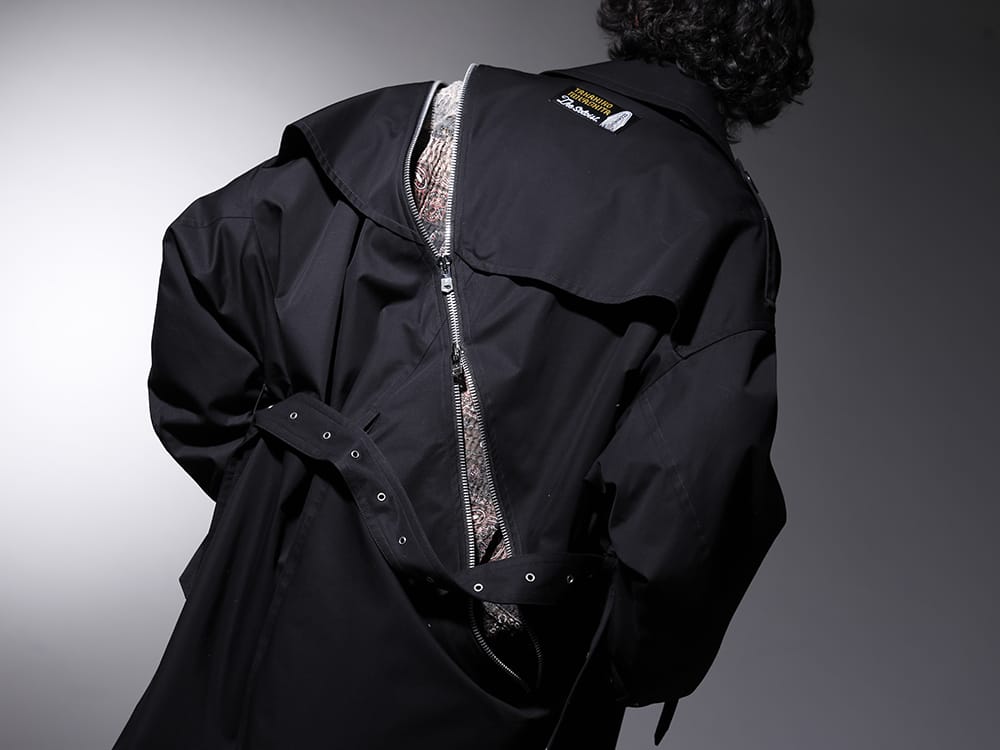 タカヒロミヤシタ ザソロイスト / プロレタ リ アート 2022-23AW - 圧倒的な加工技術を詰め込んだデニムジャケットに合わせた、ゆったりとしたコート - sj.0010AW22(ダブルジップ バルーンシェイプド トレンチコート) UROBOROS-DENIM-JACKET-MULCH-XL-22-23AW(デニムジャケット 2nd タイプ ビーズ付き) - 2-008