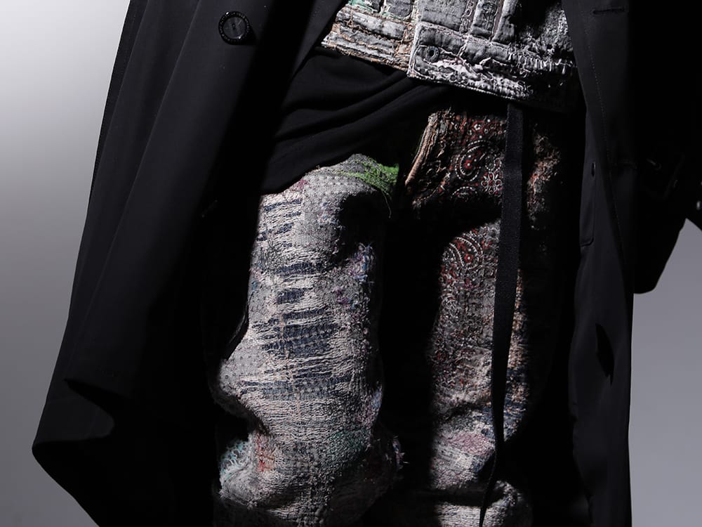 プロレタ リ アート / ユリウス 2022-23AW - マルチカラーのデニムにブーツを合わせ、大人な雰囲気を - UROBOROS-DENIM-JEANS-MULCH-32-22-23AW(BORO デニムパンツ ビーズ付き) 807ACU1-Black(カウスキン/ナイロン タイプベルト ブラック) - 3-004