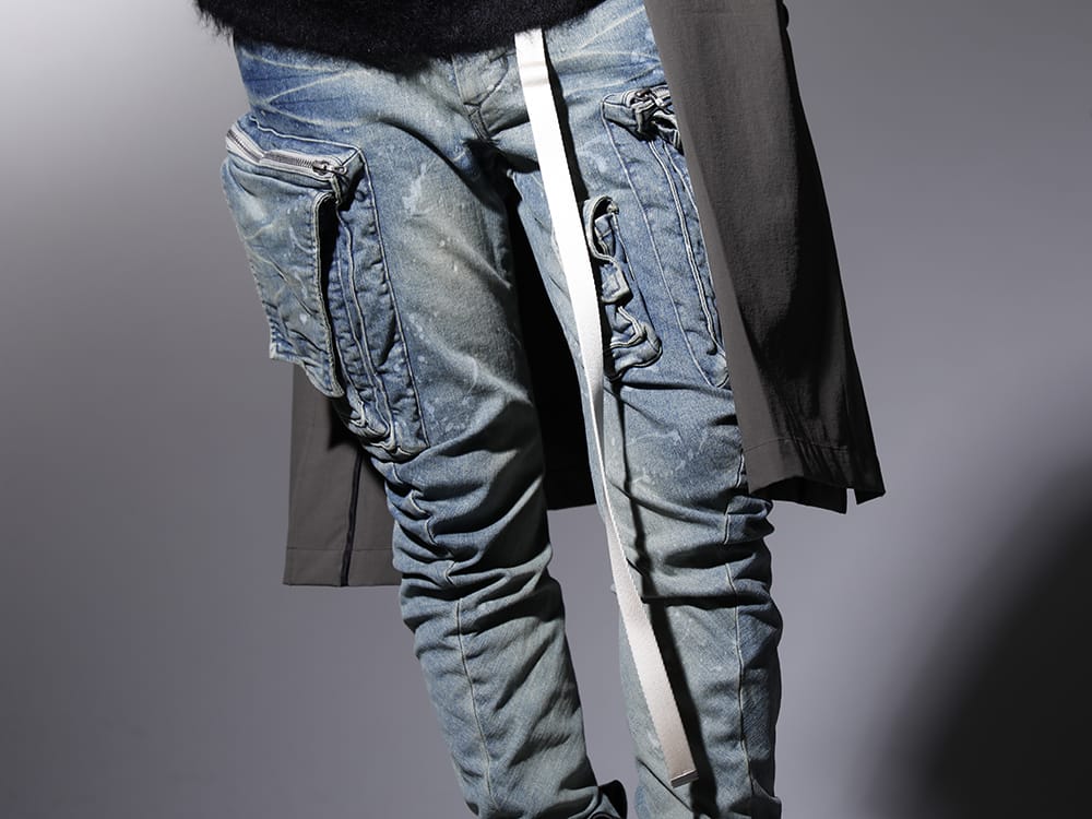 JULIUS 2023SS - Cargo pants and boots with a military feel - 807PAM6-ID(10.5oz Stretch Denim Damage Painted Cargo Skinny Denims Indigo) 807ACU1-Off-White(Cow Skin / Nylon Tape Belt Off White) - 3-004