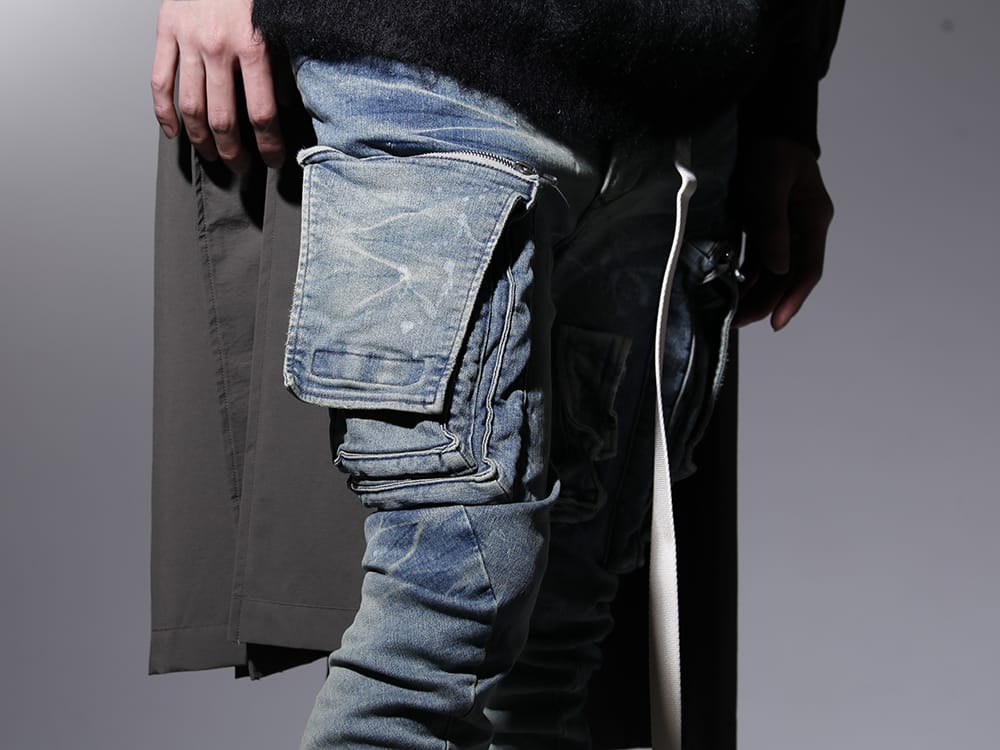 JULIUS 2023SS - Cargo pants and boots with a military feel - 807PAM6-ID(10.5oz Stretch Denim Damage Painted Cargo Skinny Denims Indigo) 807ACU1-Off-White(Cow Skin / Nylon Tape Belt Off White) - 3-005