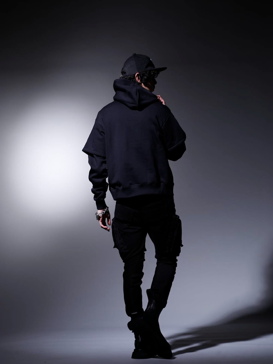 アクロニウム / ユリウス / ニュークリア / パーツオブフォー 2023SS - ラグジュアリー感の漂うモノトーンスタイル - S34-PR(Sweat Hoodie) 807PAM6-BK(10.5oz ストレッチデニム ダメージペイント カーゴスキニーデニム) 807FWM2(カウスキン サイドジップブーツ) NV_002-Black-Dye(NVロゴ フロント アーミーコットンキャップ ブラックダイ) R-198-MA+BAQ(Talisman necklace SPECIMEN Brandberg Amethyst Quartz) 817ACU16-silver(チェーンブレスレット シルバー) 807ACU1-Off-White(カウスキン/ナイロン タイプベルト オフホワイト) - 1-004