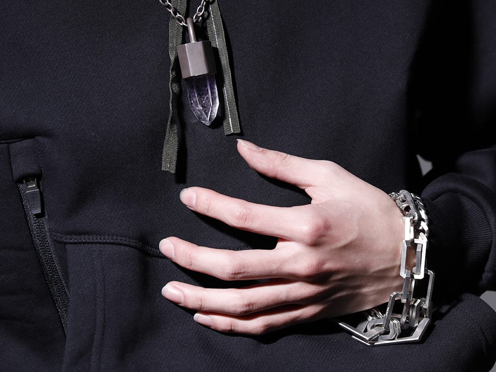 ユリウス / パーツオブフォー 2023SS - 洗練された作品に映えるジュエリー - R-198-MA+BAQ(Talisman necklace SPECIMEN Brandberg Amethyst Quartz) 817ACU16-silver(チェーンブレスレット シルバー) - 2-010