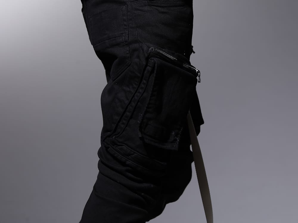 ユリウス 2023SS - すっきりとしたシルエットでミリタリー感の強い1本 - 807PAM6-BK(10.5oz ストレッチデニム ダメージペイント カーゴスキニーデニム) - 3-005