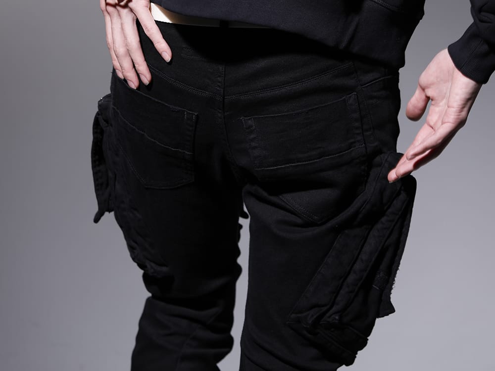 ユリウス 2023SS - すっきりとしたシルエットでミリタリー感の強い1本 - 807PAM6-BK(10.5oz ストレッチデニム ダメージペイント カーゴスキニーデニム) - 3-007