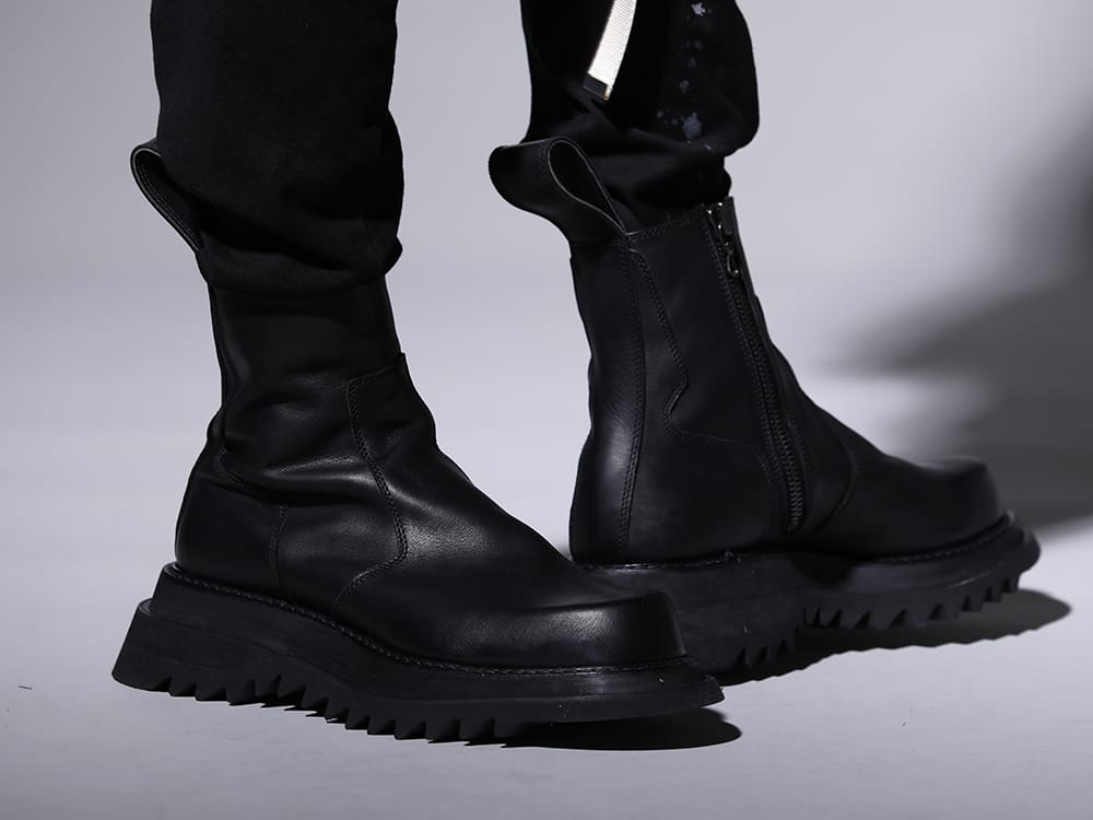 ユリウス 2023SS - すっきりとしたシルエットでミリタリー感の強い1本 - 807FWM2(カウスキン サイドジップブーツ) - 3-008