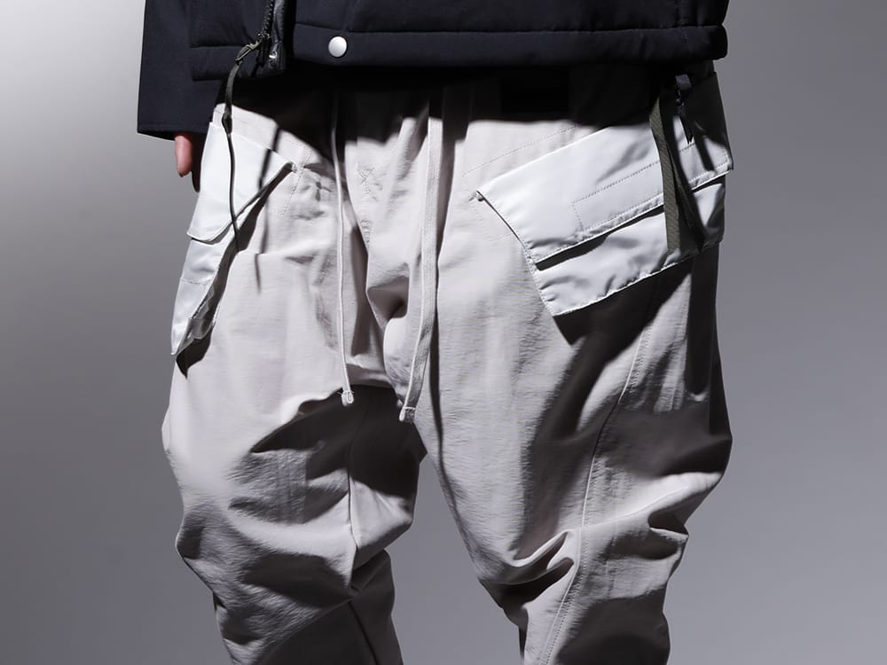JULIUS 2023SS - Firm Cargo Pants with a Military Taste - 807PAM1-Light-Gray(Cotton Sweat Sarrouel Pants Light Gray) - 3-004