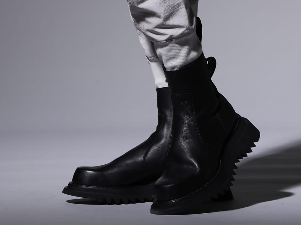 JULIUS 2023SS - Firm Cargo Pants with a Military Taste - 807FWM2(Cow Skin Side Zip Boots) - 3-008