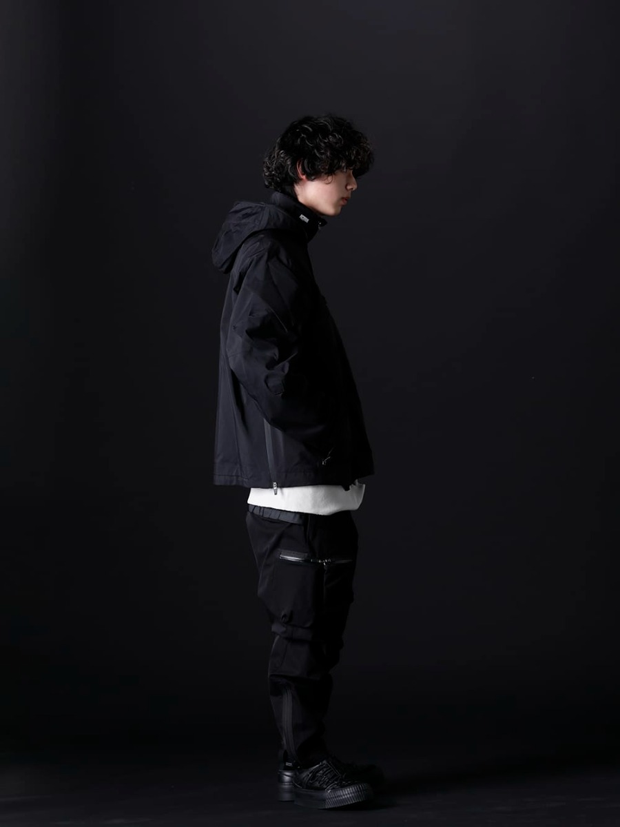 アクロニウム / ユリウス / ザ ヴィリディアン 2023SS - 最新の生地を使用したタフに着用できるテックスタイル - J1WTS-GT-Black(Tex-Sys Jacket Black) 807CUM4-Plaster(コットンスウェット ダメージプルオーバー プラスター) P41-DS(Articulated Cargo Pants) VI-3555-09-Black(スニーカー ブラック) - 1-002