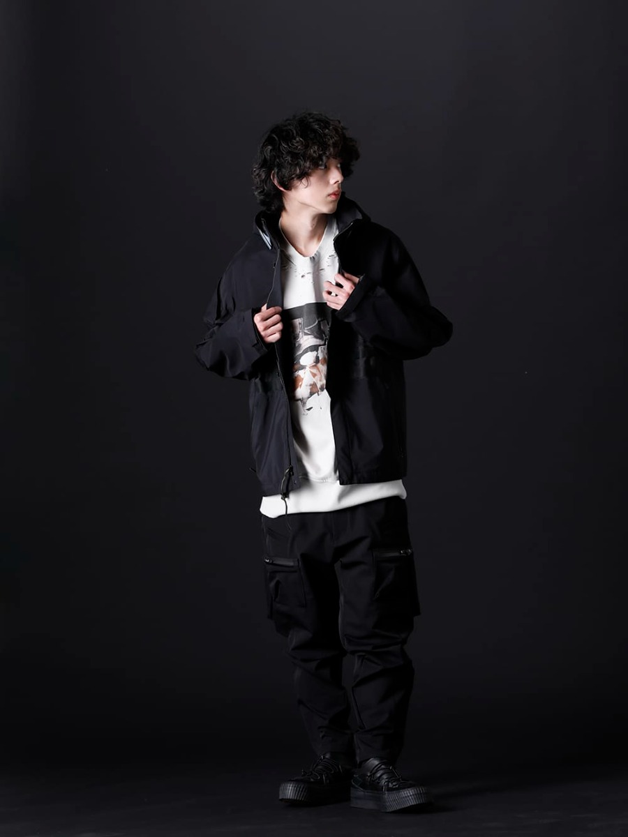 アクロニウム / ユリウス / ザ ヴィリディアン 2023SS - 最新の生地を使用したタフに着用できるテックスタイル - J1WTS-GT-Black(Tex-Sys Jacket Black) 807CUM4-Plaster(コットンスウェット ダメージプルオーバー プラスター) P41-DS(Articulated Cargo Pants) VI-3555-09-Black(スニーカー ブラック) - 1-004