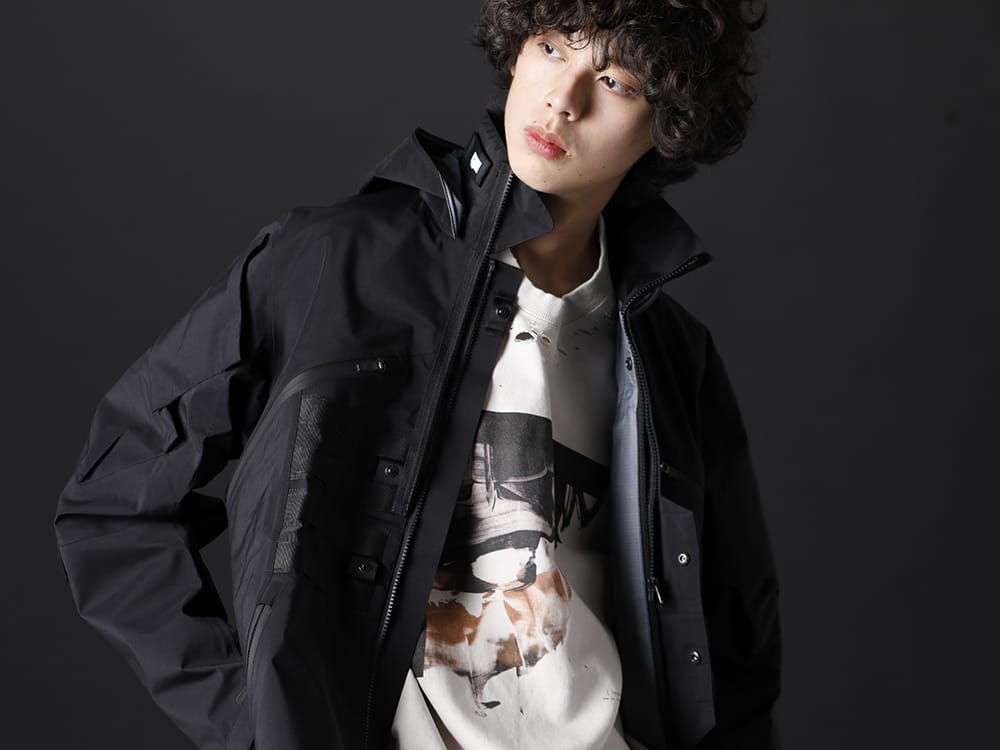 アクロニウム / ユリウス 2023SS - 多くの機能を備える、ブランドを代表する1着 - J1WTS-GT-Black(Tex-Sys Jacket Black) 807CUM4-Plaster(コットンスウェット ダメージプルオーバー プラスター) - 2-009