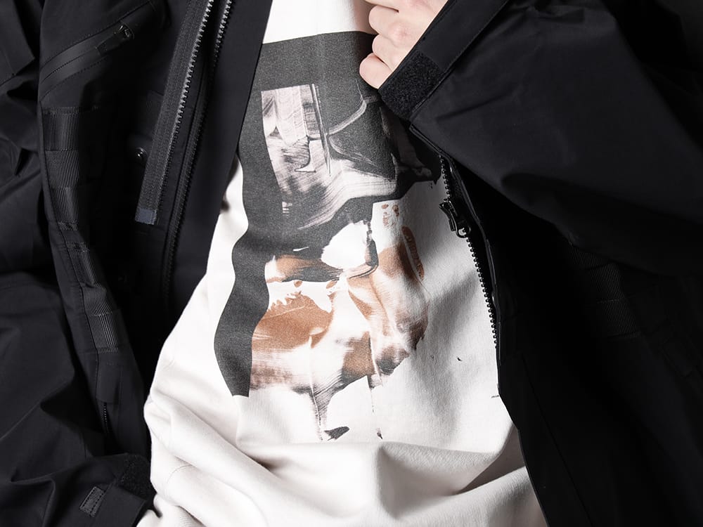 アクロニウム / ユリウス 2023SS - 多くの機能を備える、ブランドを代表する1着 - J1WTS-GT-Black(Tex-Sys Jacket Black) 807CUM4-Plaster(コットンスウェット ダメージプルオーバー プラスター) - 2-010