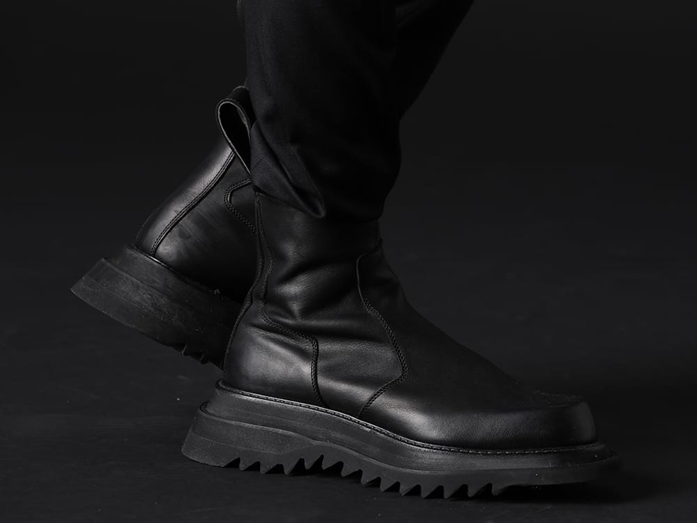 ユリウス 2023SS - MA_JULIUSのデザインをベースにした別注パンツ - 807FWM2(カウスキン サイドジップブーツ) - 3-005