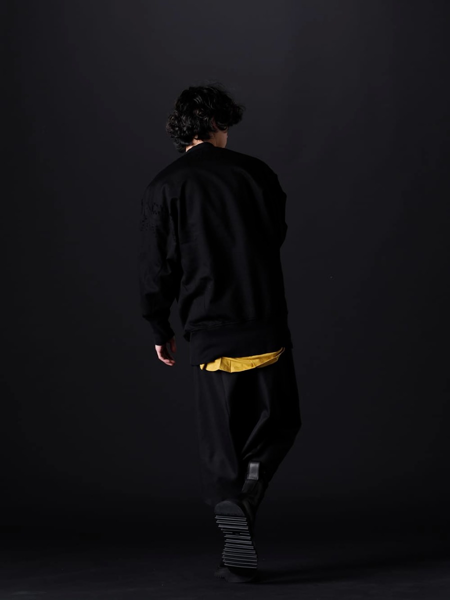 ユリウス / キリュウキリュウ 2023PS - コントラストが美しいルーズなスタイル - 807CUM4-Black(コットンスウェット ダメージプルオーバー ブラック) 677CPM19-Mustard(GATAER SEAMD ROUND T-SHIRT Mustard) 807PAM4(ウール/レーヨン ギャバ プリズム サルエルパンツ) KO-HLG09-059(ホイルスムース レギンス) 807FWM2(カウスキン サイドジップブーツ) - 1-004