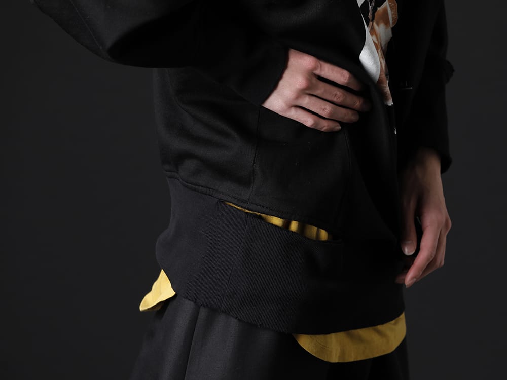 ユリウス 2023PS - ダメージ加工によって面白みのあるレイヤードを  - 807CUM4-Black(コットンスウェット ダメージプルオーバー ブラック) 677CPM19-Mustard(GATAER SEAMD ROUND T-SHIRT Mustard) - 2-007