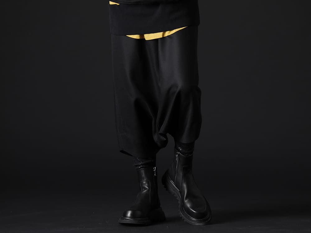 ユリウス / キリュウキリュウ 2023SS - ゆったりとしてラフに着用できるパンツ - 807PAM4(ウール/レーヨン ギャバ プリズム サルエルパンツ) KO-HLG09-059(ホイルスムース レギンス) 807FWM2(カウスキン サイドジップブーツ) - 3-001