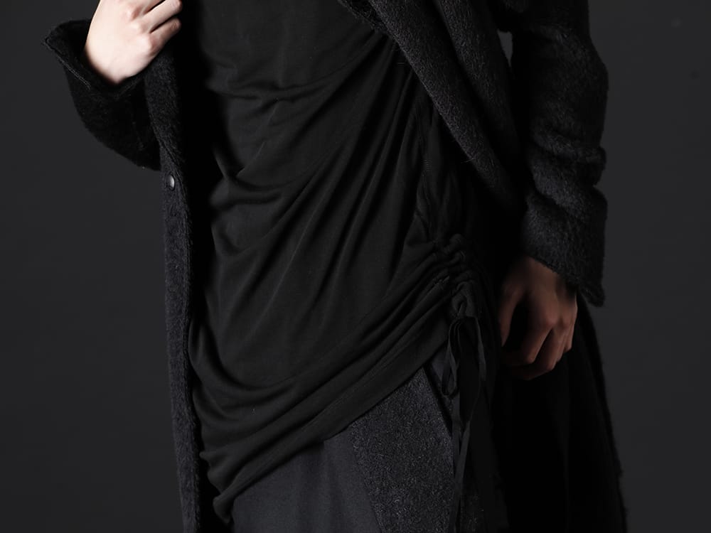 JULIUS 2023PS - Coats and scarves are standard items from various brands. - 819CUM4-black(Cotton/Cupro Jersey Drawcord Short Sleeve T-Shirt Black) - 2-010