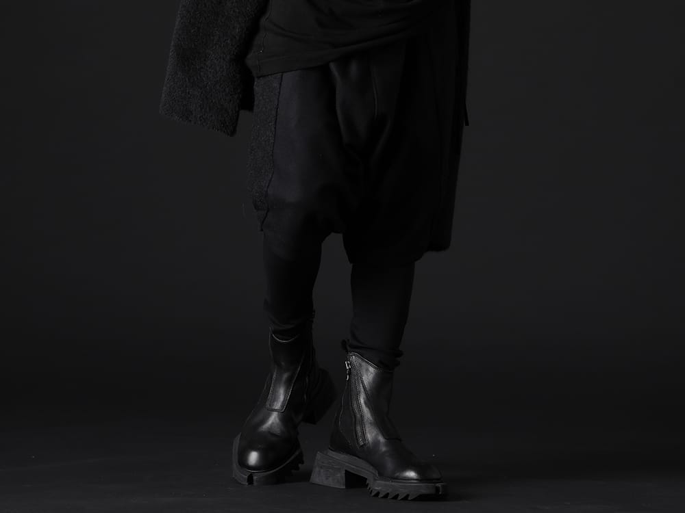 JULIUS 2023SS - The popular over-crotch pants from JULIUS. - 807PAM5(Wool/Alpaca Tweed Alpaca Layered Pants) 797FWM1(Cow Leather Side Zip Up Boots) - 3-001