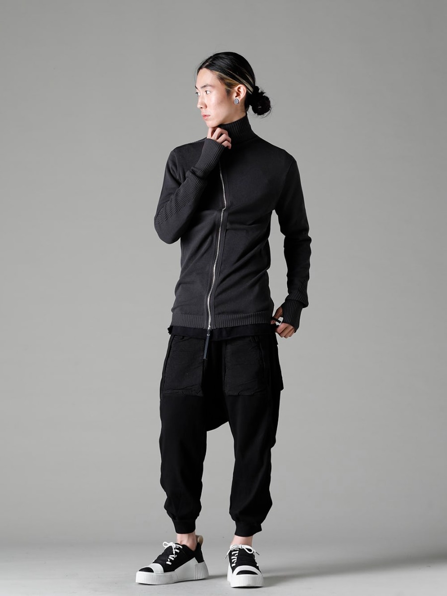 DEVOA BORIS BIDJAN SABERI 22-23AW The switch of knitting fabric and bias zips are major points of the design.   KN4-FFM30012 124-P18.1 P18.1 F0409C BAMBA2.1-LEATHER-WHITE-SOLE Bamba 2.1 Leather / White sole 3-001