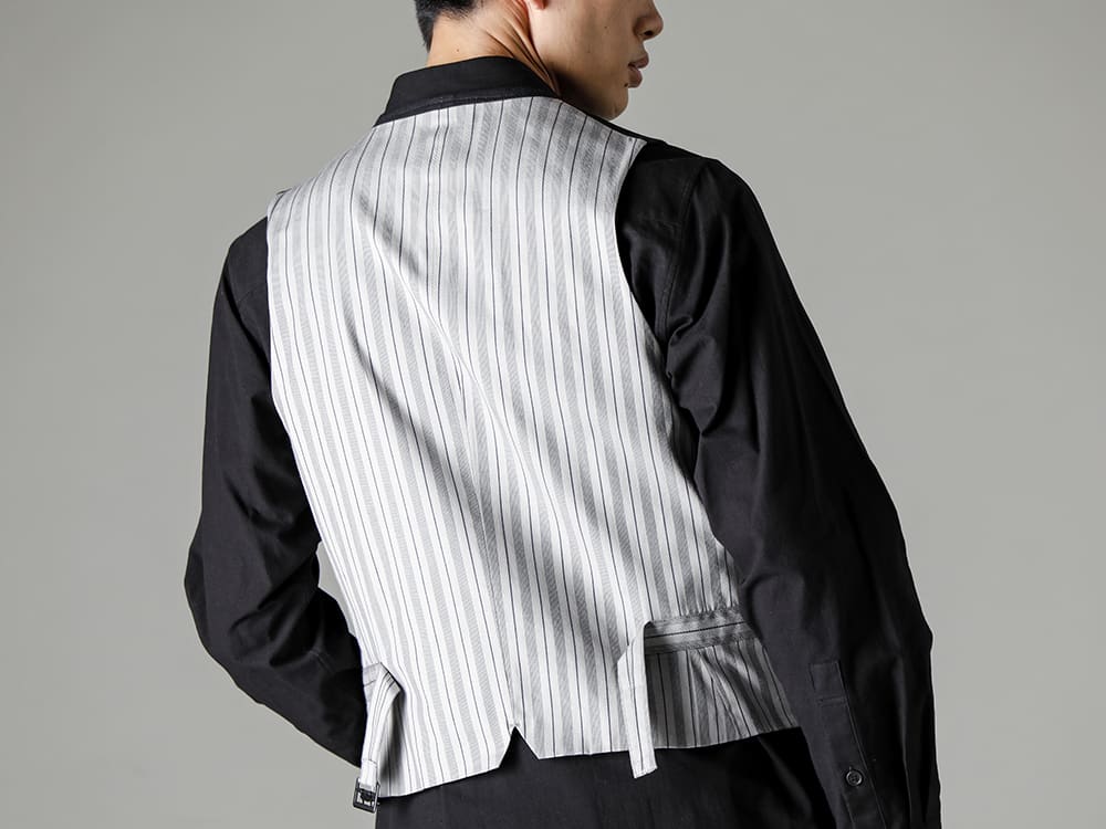 Yohji Yamamoto-ヨウジヤマモト 23SS(春夏) 新定番素材となり得る手紡ぎコットンを使用したベーシックシルエットシャツ。  - HZ-V11-028-山猫 デザインベスト - HZ-B58-047-Black-シャツカラーポケットブラウス ブラック 2-003