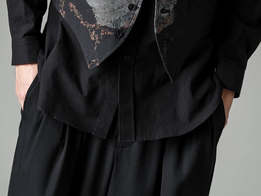 Yohji Yamamoto-ヨウジヤマモト 23SS(春夏) 新定番素材となり得る手紡ぎコットンを使用したベーシックシルエットシャツ。  - HZ-V11-028-山猫 デザインベスト - HZ-B58-047-Black-シャツカラーポケットブラウス ブラック 2-005