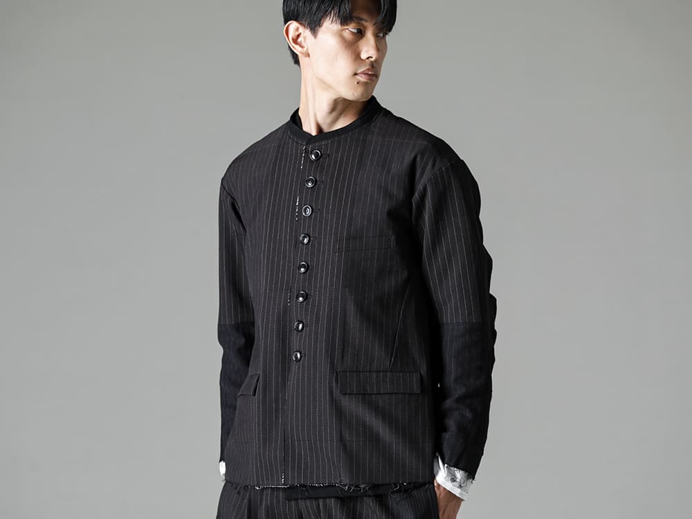 DUELLUM-デュエラム 22−23AW(秋冬) ブランドの初期からデザインのベースにしているパッチワークをアクセントにしたワークテイストのクラシックなジャケット -  DUE-V-058-JAK-パッチドバンドカラージャケット - DUE-V-066-TEE-パッチド ビースト セーター