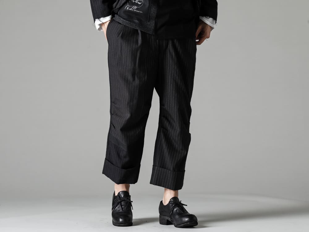 DUELLUM-デュエラム 22−23AW(秋冬) 春先のシンプルなコーディネートにもおすすめしたい一本 DUE-V-059-TRS-パッチドワイドクロップドトラウザーズ - PL10L-BLKT-オーソピーディック ダービーシューズ ホース フルグレイン レザー - PL10L 3-001