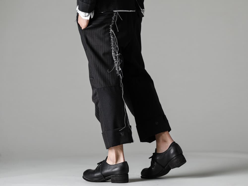 DUELLUM-デュエラム 22−23AW(秋冬) 春先のシンプルなコーディネートにもおすすめしたい一本 - DUE-V-059-TRS-パッチドワイドクロップドトラウザーズ - PL10L-BLKT-オーソピーディック ダービーシューズ ホース フルグレイン レザー - PL10L 3-002