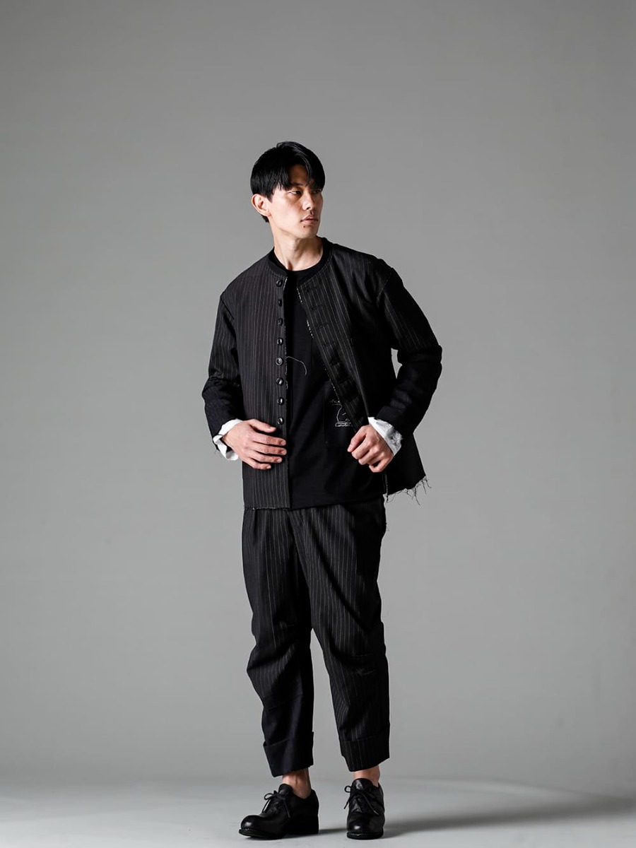 DUELLUM-デュエラム 22−23AW(秋冬) 春先のシンプルなコーディネートにもおすすめしたい一本 - DUE-V-058-JAK-パッチドバンドカラージャケット - DUE-V-066-TEE-パッチド ビースト セーター - DUE-V-059-TRS-パッチドワイドクロップドトラウザーズ - PL10L-BLKT-オーソピーディック ダービーシューズ ホース フルグレイン レザー - PL10L 3-008