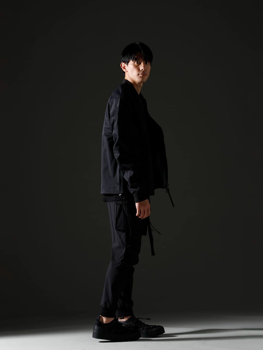 The Viridi-anne 2023SS - Spring/summer styling with water-repellent materials - VI-3558-06-Black(Water Repellent Bomber Jacket Black) VI-3585-07-Black(Hard Twisted Ramie Yarn Sweater Black) VI-3563-04-Black(Water-Repellent Stretch Cargo Pants Black) VI-3555-09-Black(Sneakers Black) - 1-002