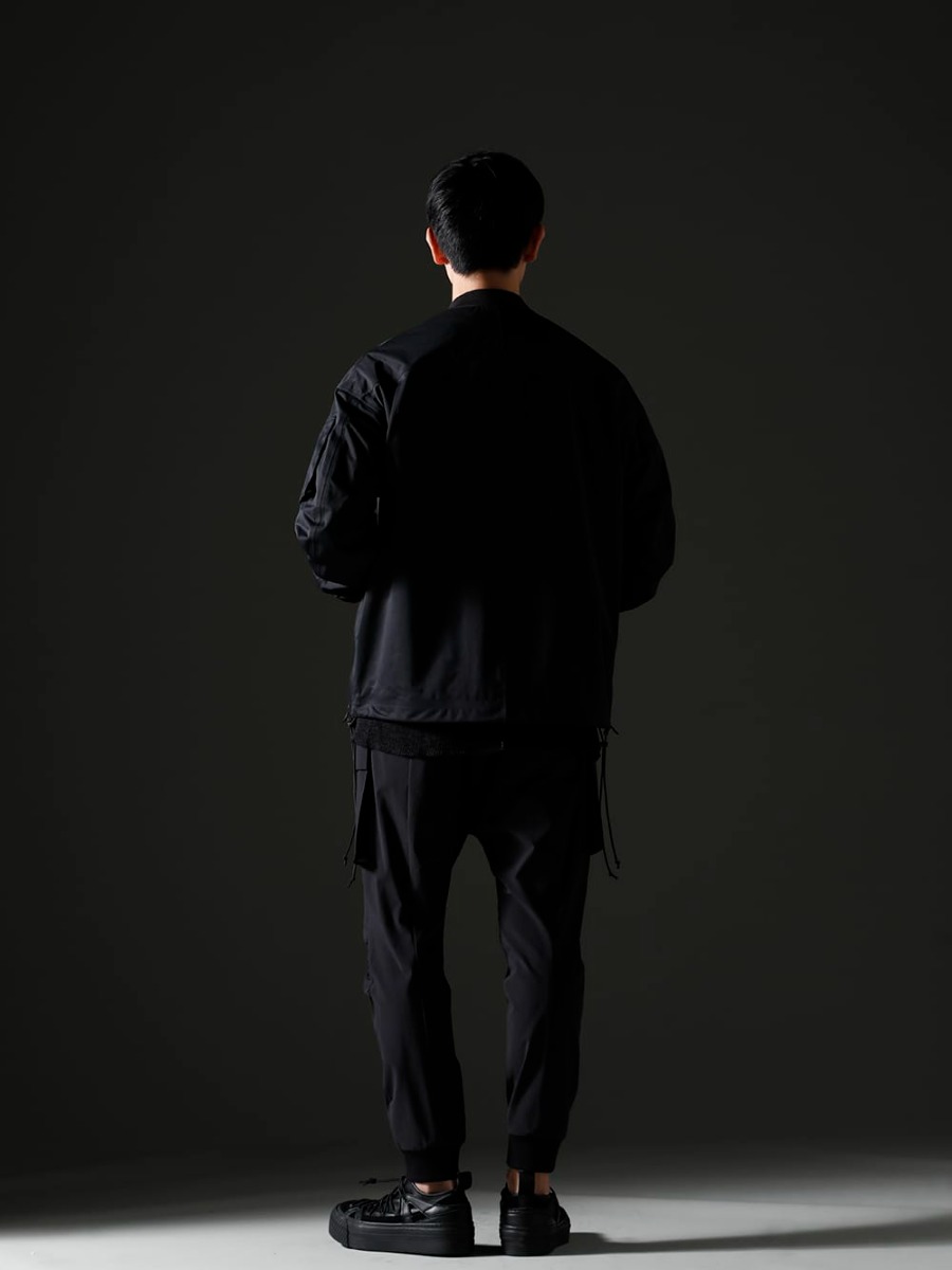 The Viridi-anne 2023SS - Spring/summer styling with water-repellent materials - VI-3558-06-Black(Water Repellent Bomber Jacket Black) VI-3585-07-Black(Hard Twisted Ramie Yarn Sweater Black) VI-3563-04-Black(Water-Repellent Stretch Cargo Pants Black) VI-3555-09-Black(Sneakers Black) - 1-003