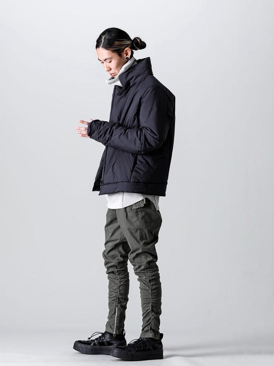 CIVILIZED - シヴィライズド 22-23AW スタイリング 相性の良い3ブランドをミックスして提案するモーターサイクルジャケット スタイル1 - CL-2330 - モーターサイクル ジャケット - CM-2301-Gray - バラクラバ ネック LS Gray - RB-410-D.Khaki - モーターサイクル イージー D.カーキ 1-002