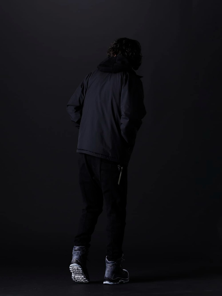 アクロニウム / ディーハイゲン / イレブン バイ ボリス ビジャン サベリ 2022-23AW - 急な雨や雪などにも対応できる機能性のあるジャケットを使用したスタイリング。 - J95-PL(Insulated Coach Jacket) ST107-0922A(ヘビーコットンジャージダブルジップフーデッド オールインワン) BOOT2-GTX-BLACK-DYE-001(BOOT2 ゴアテックス ブラックダイ) - 1-004