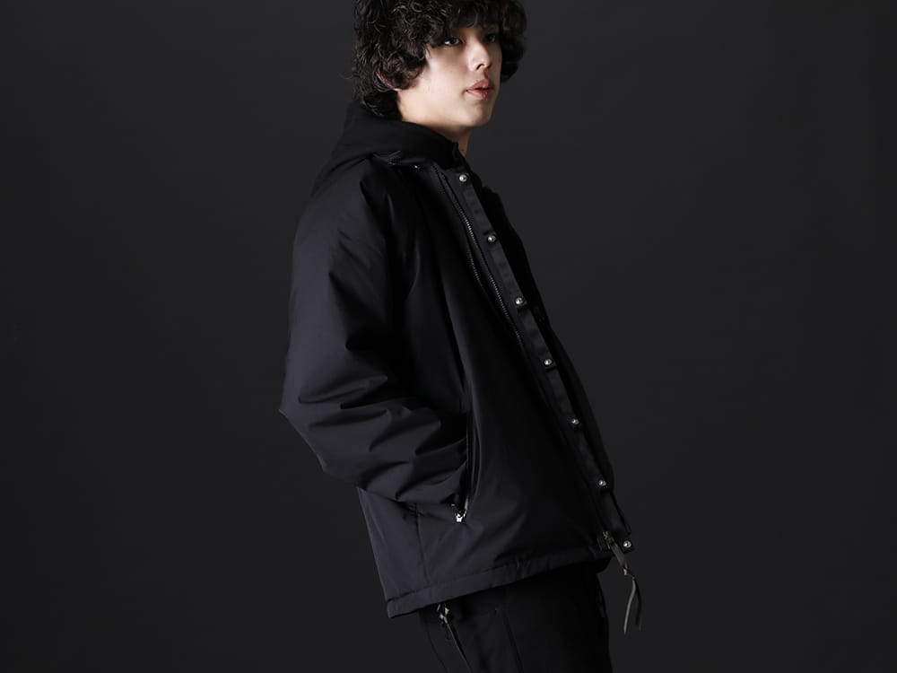 アクロニウム / ディーハイゲン 2022-23AW - 防風性、耐水性、通気性を兼ね揃えたコーチジャケット。 - J95-PL(Insulated Coach Jacket) ST107-0922A(ヘビーコットンジャージダブルジップフーデッド オールインワン) - 2-002