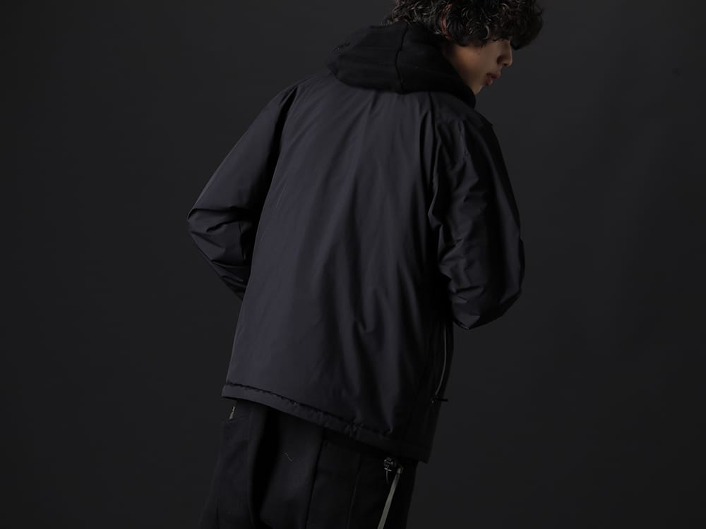 アクロニウム / ディーハイゲン 2022-23AW - 防風性、耐水性、通気性を兼ね揃えたコーチジャケット。 - J95-PL(Insulated Coach Jacket) ST107-0922A(ヘビーコットンジャージダブルジップフーデッド オールインワン) - 2-003