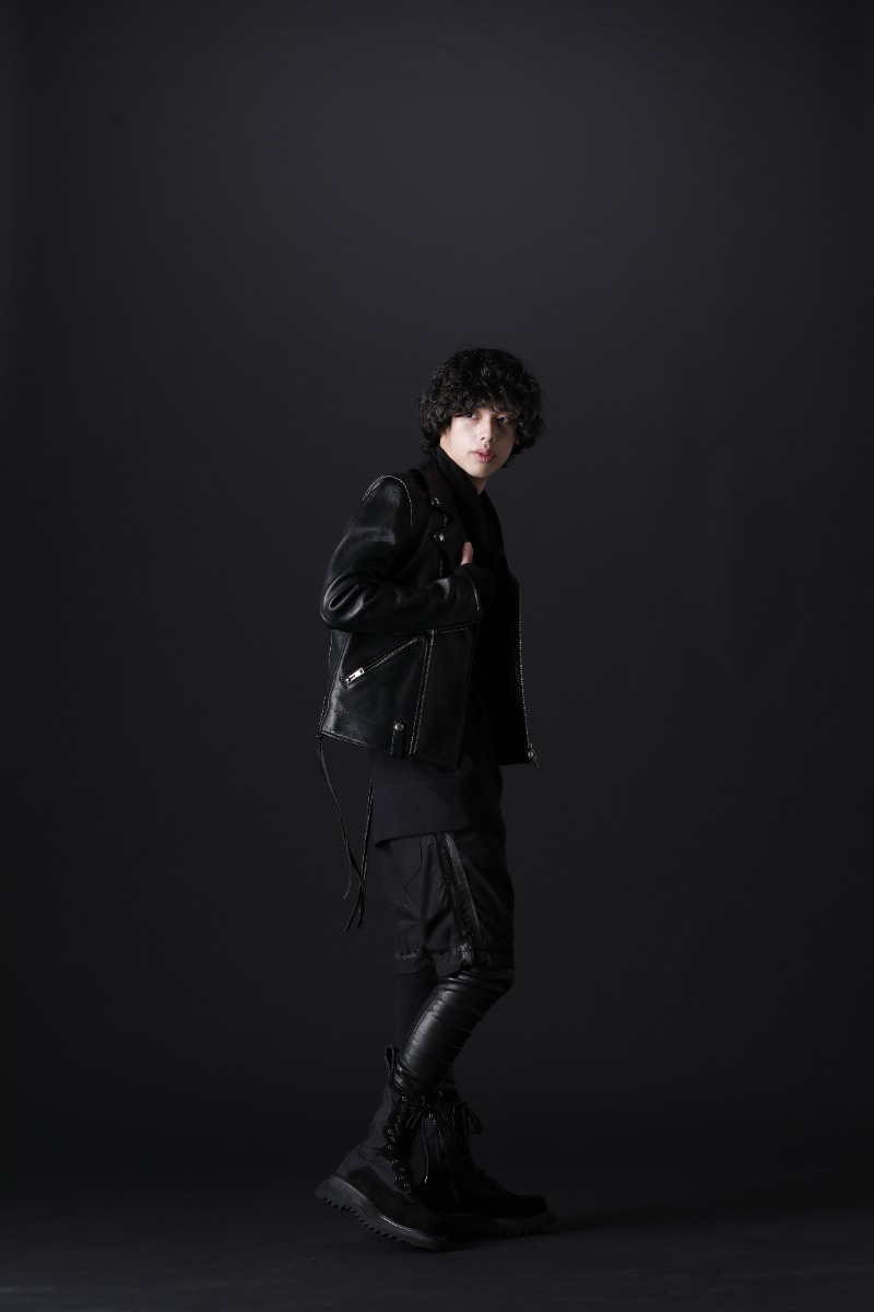 GalaabenD / kiryuyrik / JULIUS 2022-23AW styling  - A simple double rider is mixed and matched with a mode look- 87115208(Motorcycle Jacket) KO-HT19-060(Smooth Brushed Loose High Neck) KO-HP33TP-904(Coating High Tension Jersey Saruel Tape Shorts) KO-HLG13-060(Smooth Brushed & Stretch Leather Leggings) 807FWM1(Cow Velor Lace Up Combat Boots) - 1-002