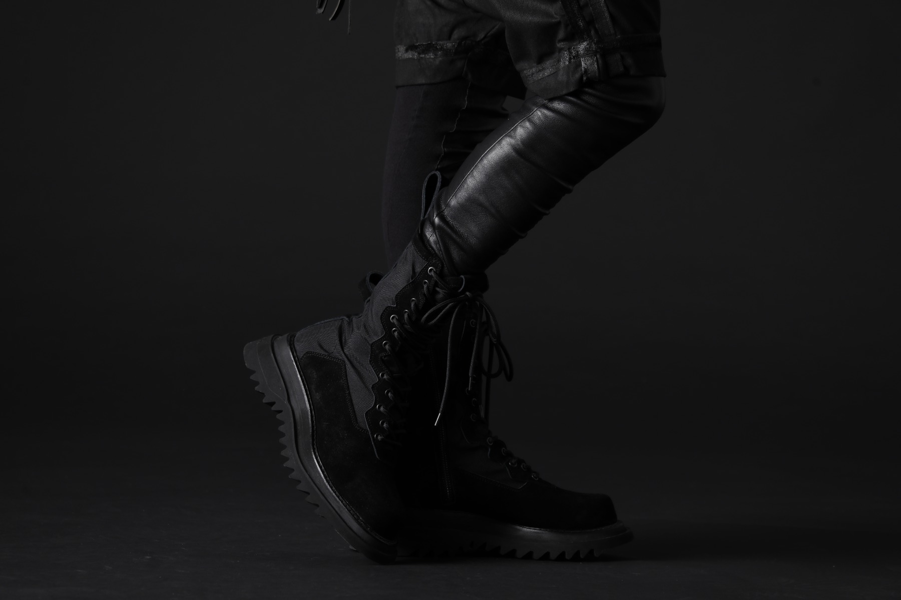 kiryuyrik / JULIUS 2022-23AW - The leggings layer with boots. - KO-HLG13-060(Smooth Brushed & Stretch Leather Leggings) 807FWM1(Cow Velor Lace Up Combat Boots) - 3-006