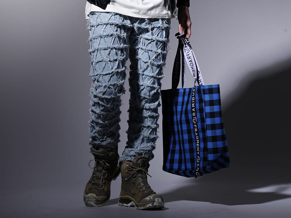 フェノメノン / イレブン バイ ボリス ビジャン サベリ / ラミダス 2023SS - 職人技により、こだわり抜かれた至極の1本 - ILLPT22A-009-lt-indigo(デルタ デニムパンツ ライトインディゴ) BOOT2-GTX-WH-LR-ALL-WEHR-GRUN(BOOT2 GTX WH/LR/ALL WEHR GRÜN) B008061-Blue(ラミダス ボックストートバッグ (L) ブルー) - 3-001