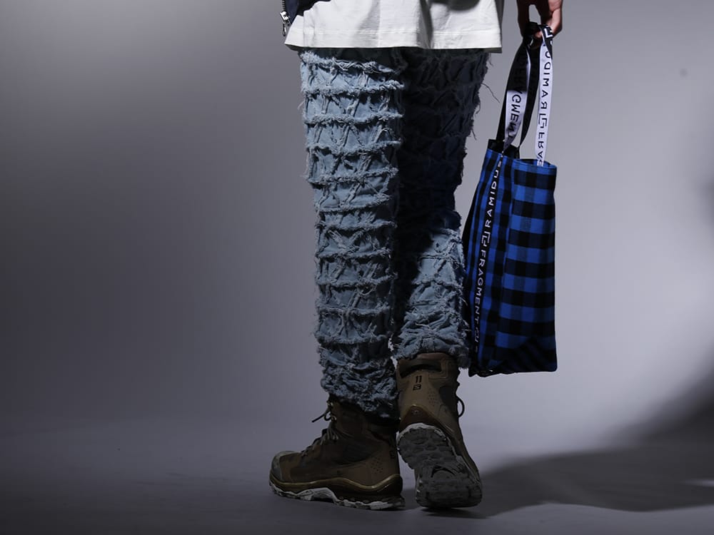 フェノメノン / イレブン バイ ボリス ビジャン サベリ / ラミダス 2023SS - 職人技により、こだわり抜かれた至極の1本 - ILLPT22A-009-lt-indigo(デルタ デニムパンツ ライトインディゴ) BOOT2-GTX-WH-LR-ALL-WEHR-GRUN(BOOT2 GTX WH/LR/ALL WEHR GRÜN) B008061-Blue(ラミダス ボックストートバッグ (L) ブルー) - 3-003